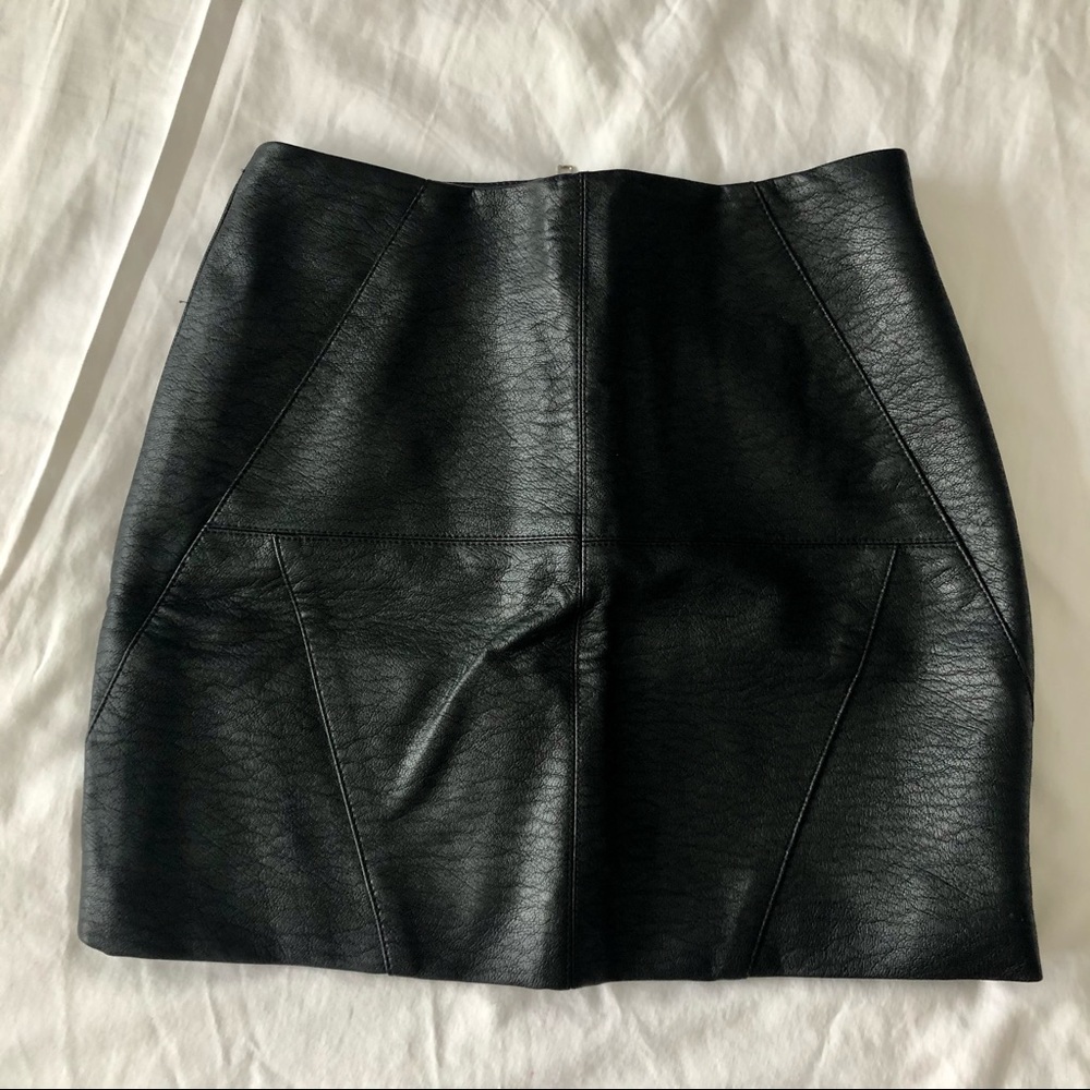 FAUX LEATHER SKIRT
